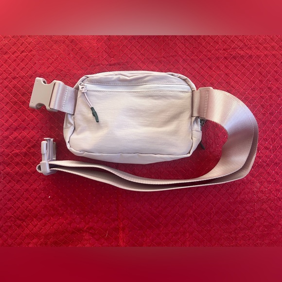 Fanny Pack Blush Pink - Picture 2 of 4